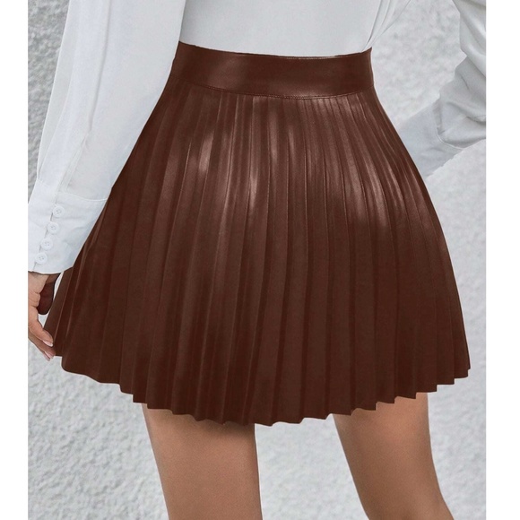 Brown Vegan Leather Pleated Mini Skirt - Picture 2 of 4